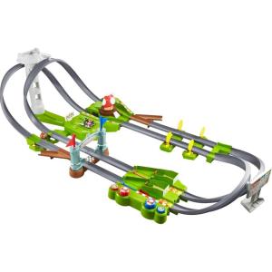 Hot Wheels Mario Kart Circuit Track Set & 2 Toy Vehicles, Racing Playset Includes Booster, Plus Mario & Yoshi Karts (Amazon Exclusive)(Mario Kart Track Set)