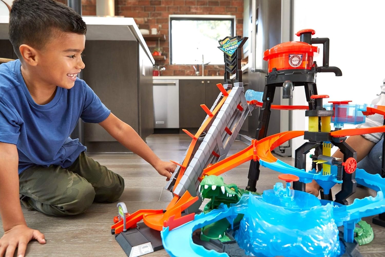 image:imageHot Wheels City Car Wash and Giant GatorGator Car Wash